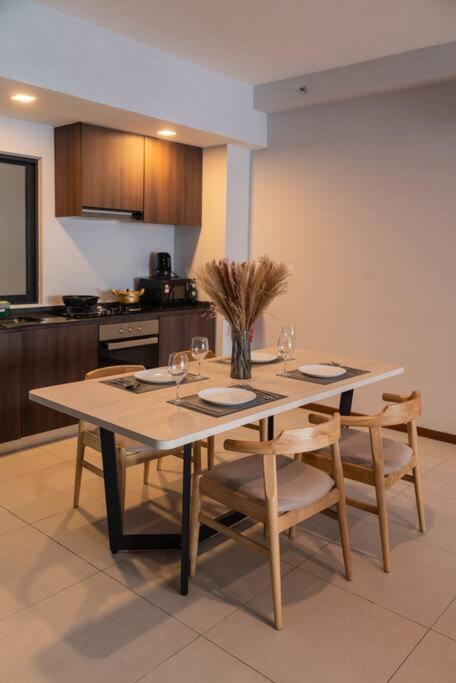 Deluxe Seaview Suite Twin Bed By The Only Bnb Tanjung Tokong Eksteriør billede