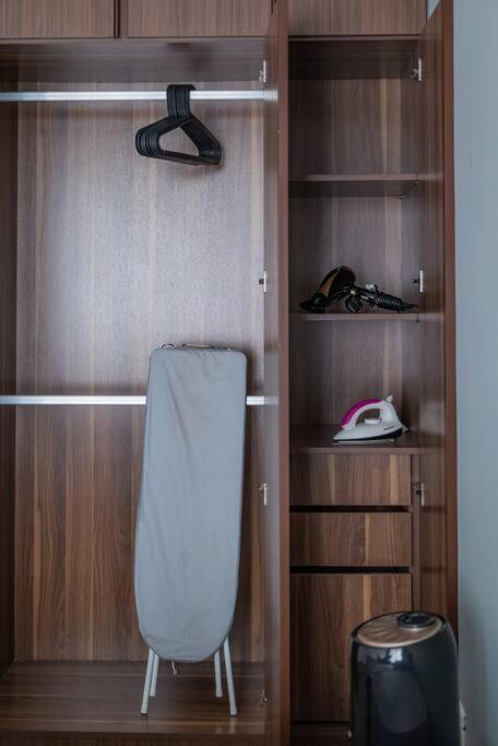 Deluxe Seaview Suite Twin Bed By The Only Bnb Tanjung Tokong Eksteriør billede