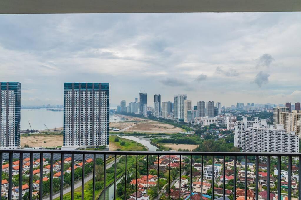 Deluxe Seaview Suite Twin Bed By The Only Bnb Tanjung Tokong Eksteriør billede